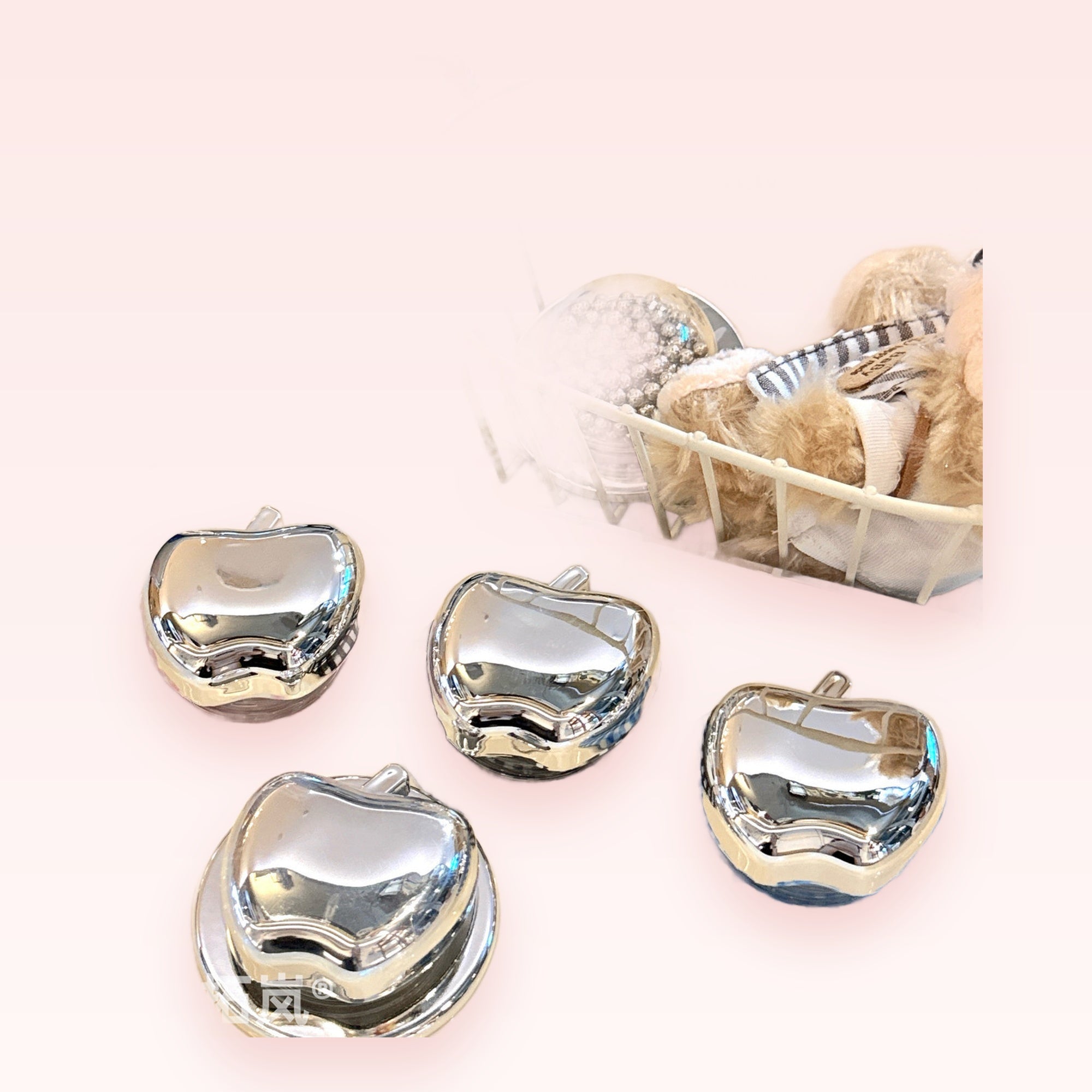 Shiny Silver Apple Phone Grip | Aesthetic Plaid Pop Socket Stand